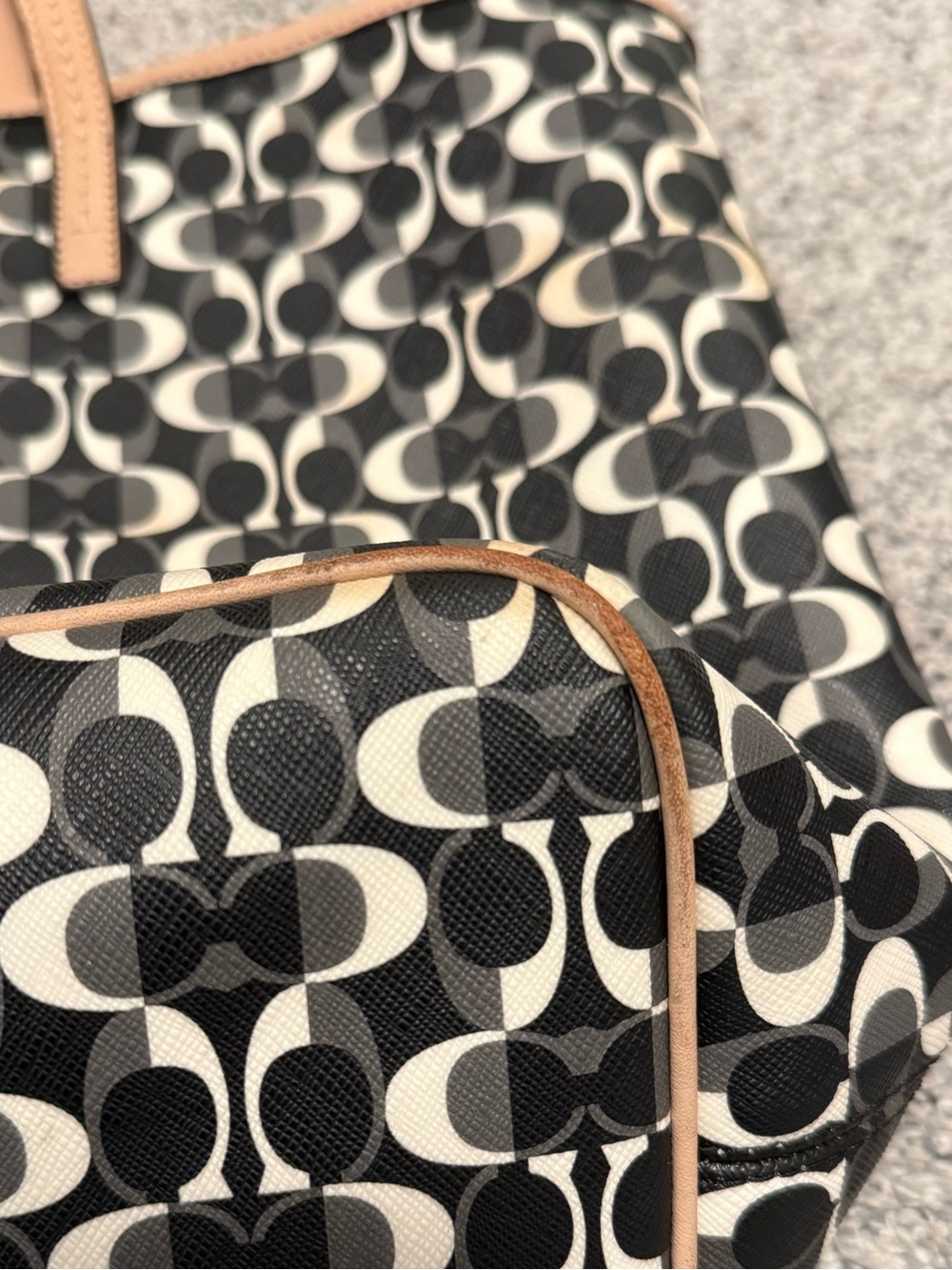Coach F23673 Optic Signature C Large Coated Canvas Tote - Picture 8 of 16